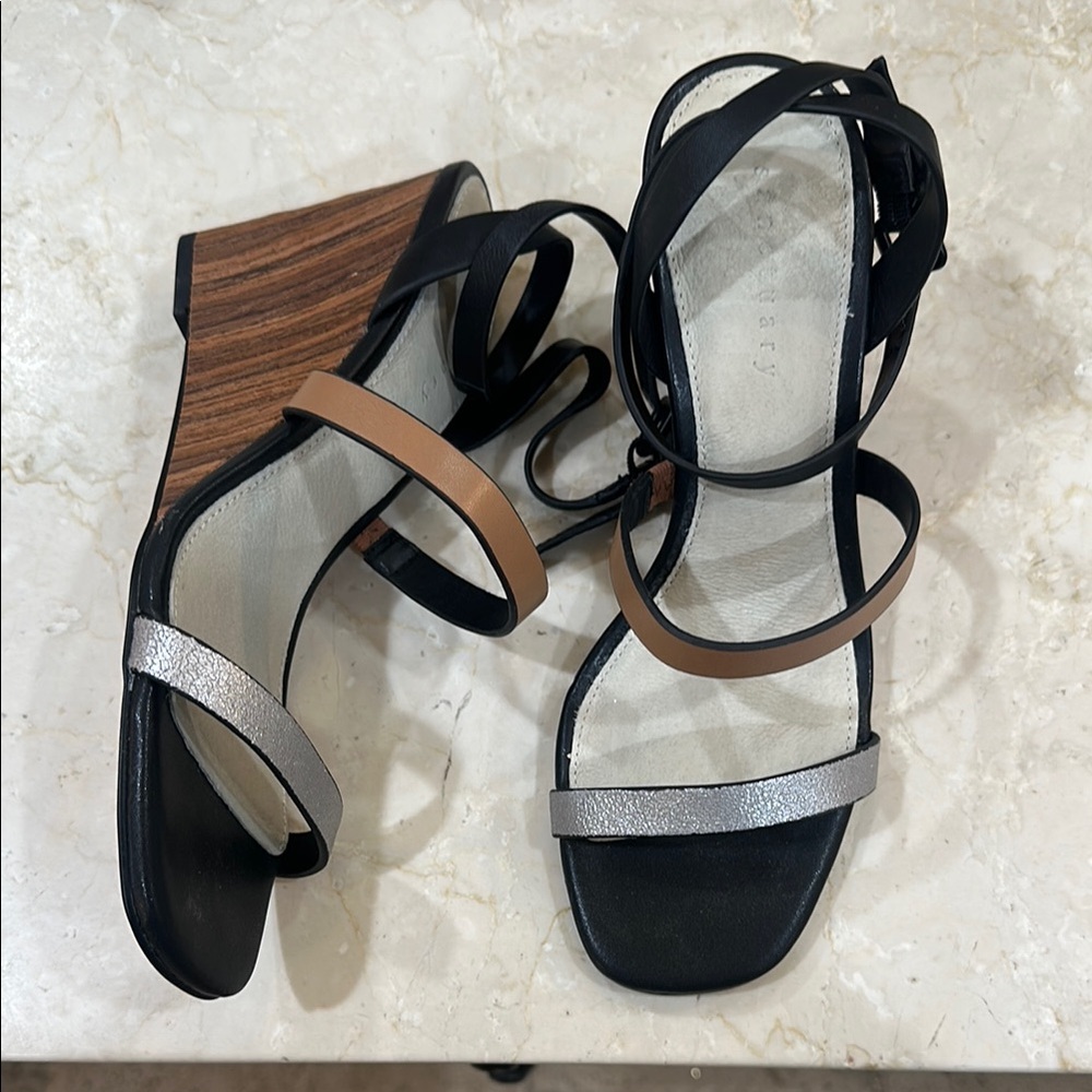 NWOT Sanctuary Wink Leather Wedge Sandals in white gold/brown/black size 6